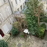 Studio Dans Le Paris Touristique