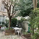 Studio Dans Le Paris Touristique